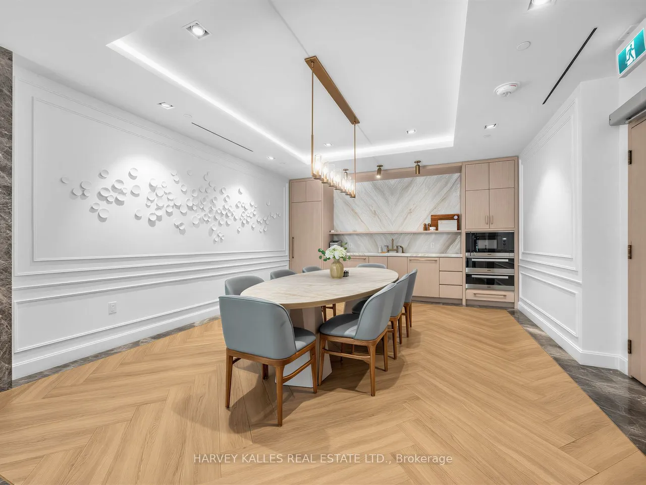 1 Strathgowan Avenue — photo 33