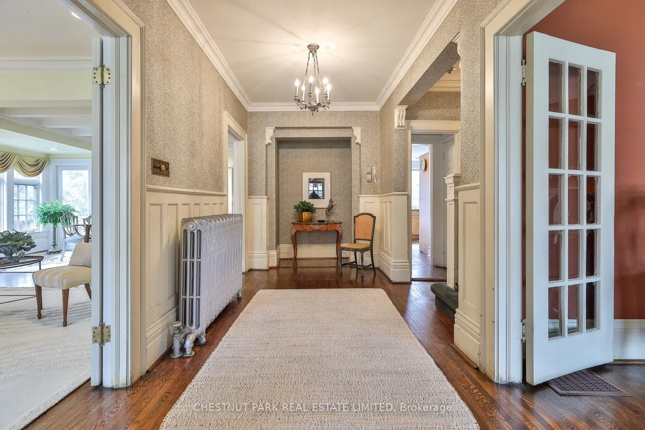 127 Roxborough Drive — photo 2