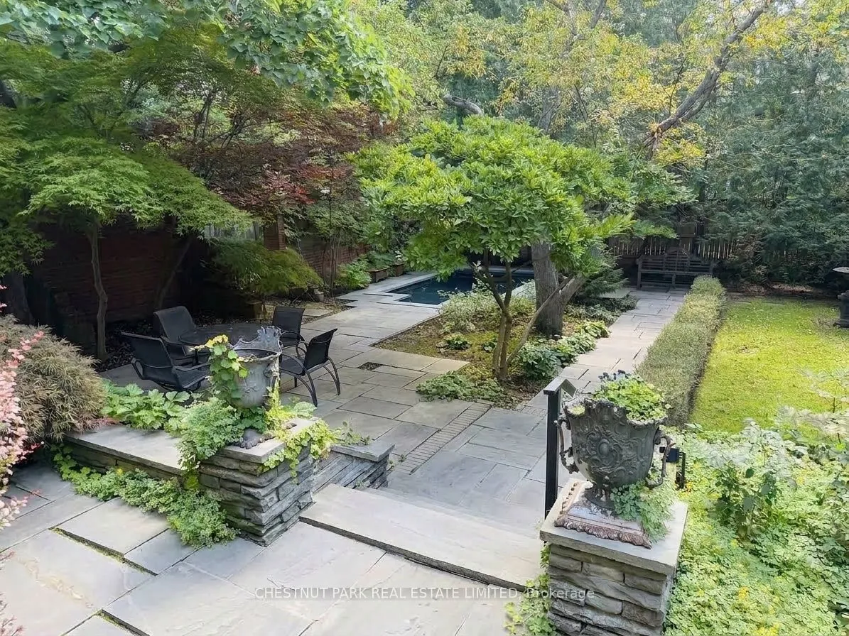 127 Roxborough Drive — photo 33
