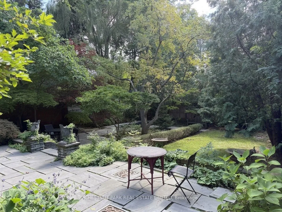 127 Roxborough Drive — photo 34
