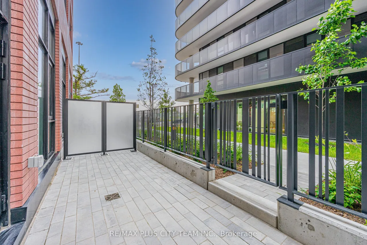 8 Tippett Road — photo 16
