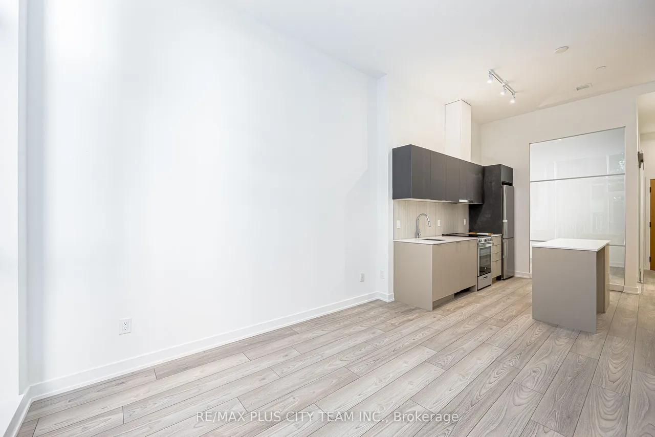 8 Tippett Road — photo 3