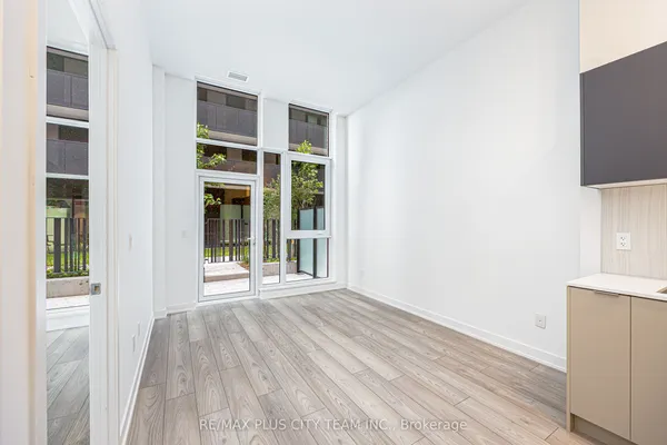 8 Tippett Road — photo 2