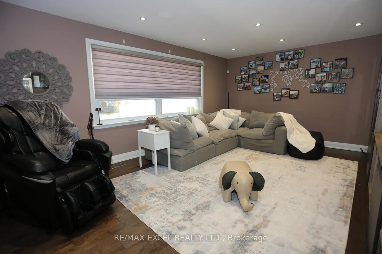 16 Aldenham Crescent — photo 2