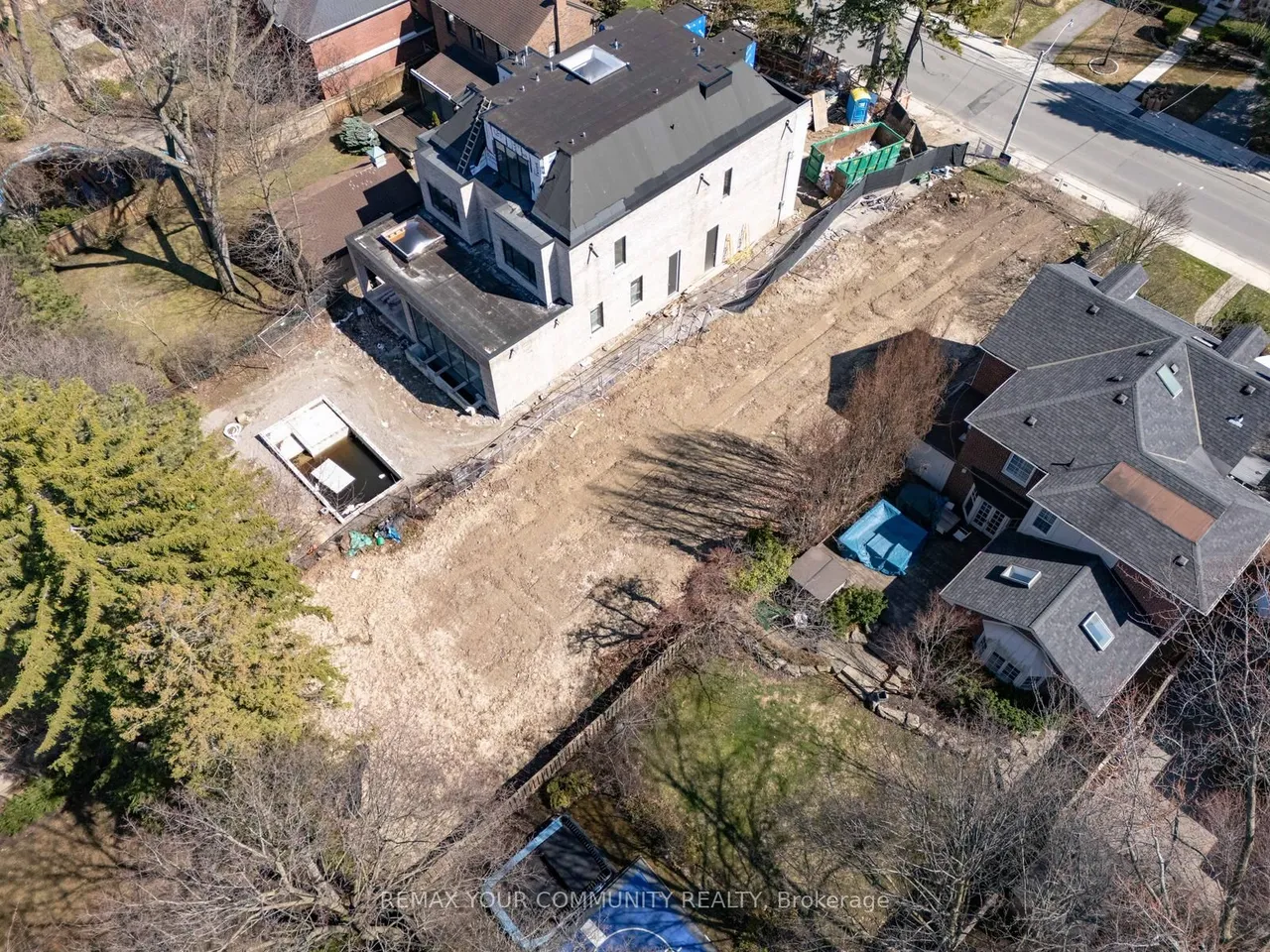 390 Glencairn Avenue — photo 12