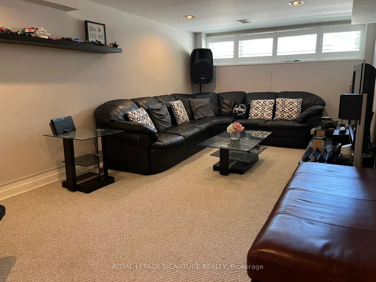 90 Berkinshaw Crescent — photo 33