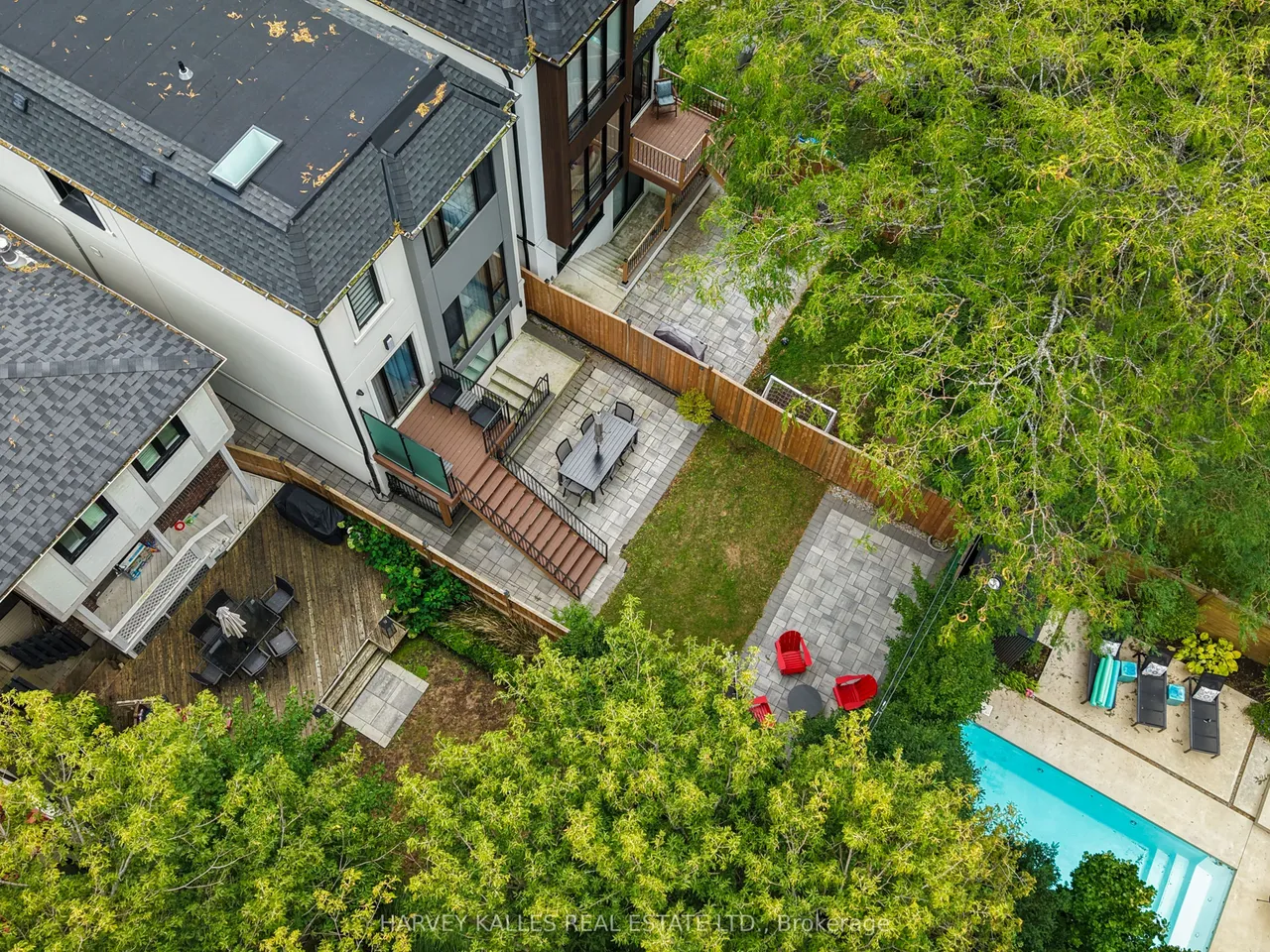 90 Roe Avenue — photo 50