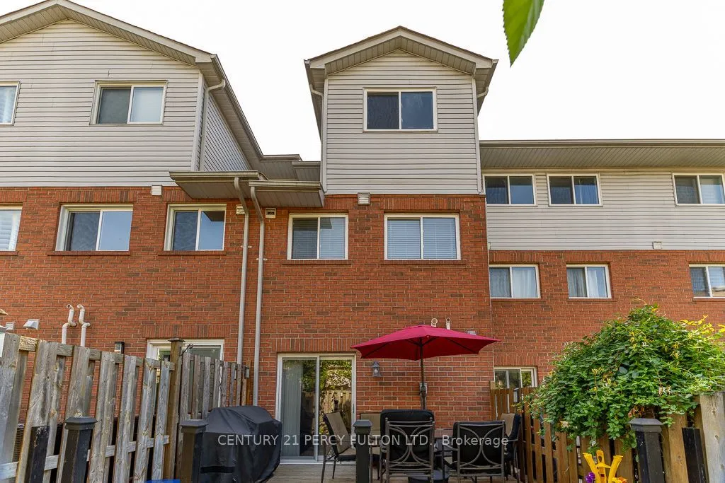 28 Rumi Crescent — photo 41