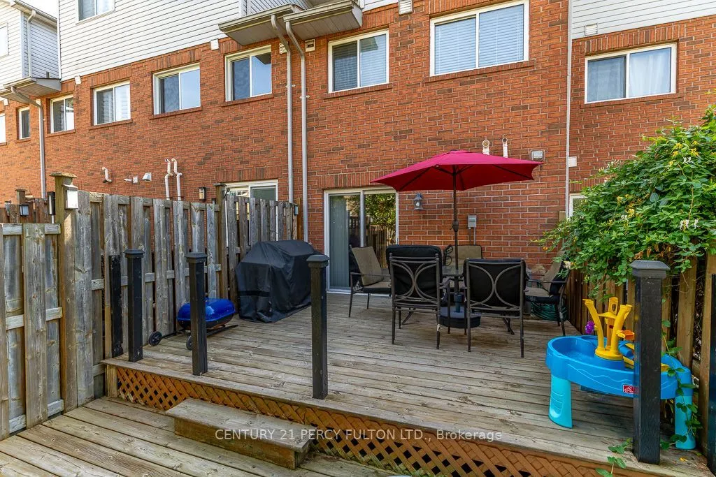 28 Rumi Crescent — photo 40