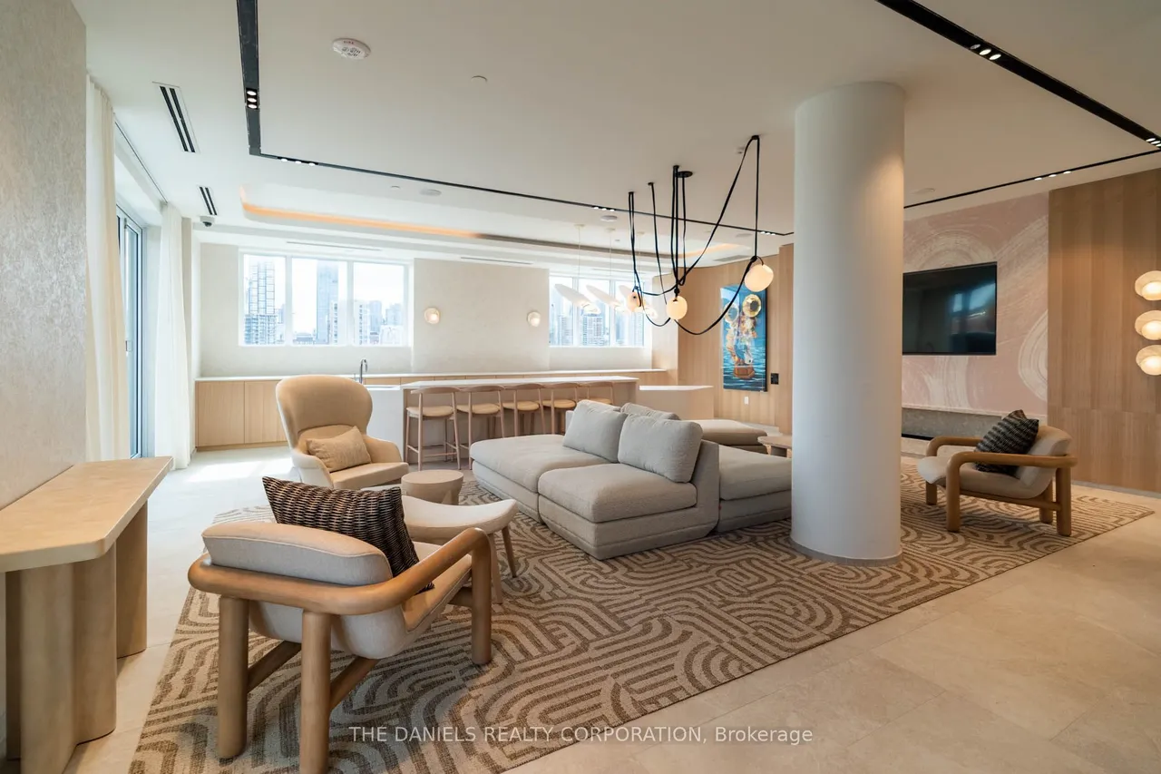 10 Oak Street — photo 3