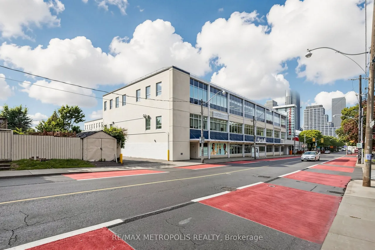 742 Dufferin Street — photo 49