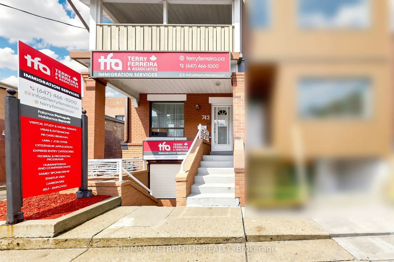 742 Dufferin Street — photo 50
