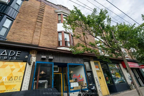 1426 Dundas Street W — photo 2
