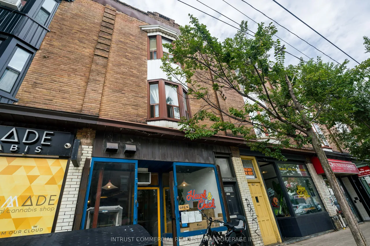 1426 Dundas Street W — photo 2