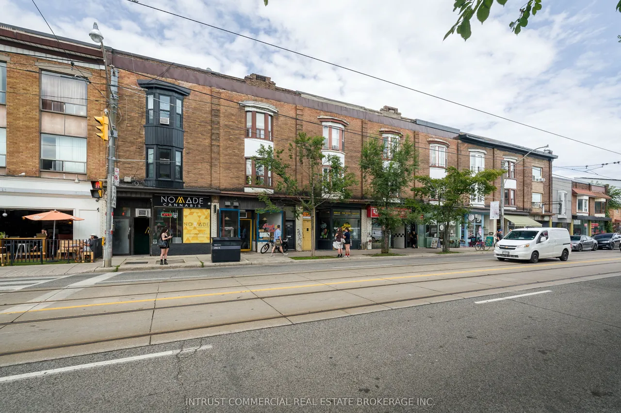 1426 Dundas Street W — photo 3