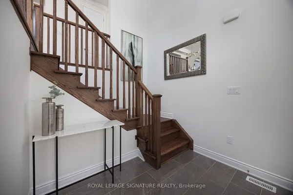 19 Hollyhock Court — photo 2