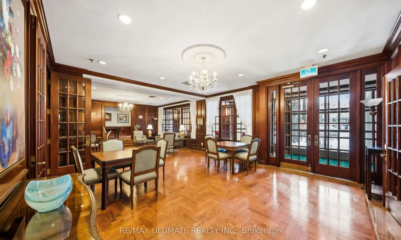 215 The Donway W — photo 47