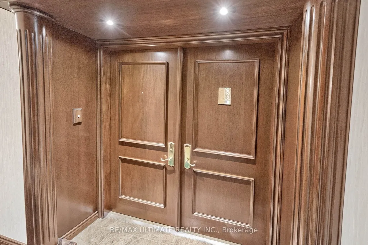 215 The Donway W — photo 3