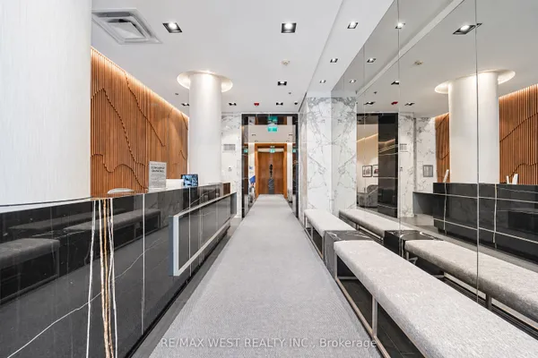 736 Spadina Avenue — photo 2