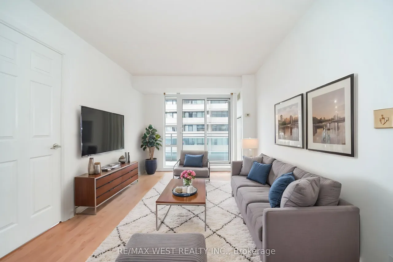 736 Spadina Avenue — photo 3