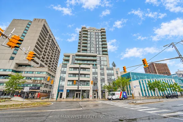 736 Spadina Avenue