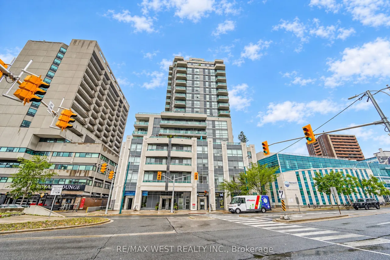 736 Spadina Avenue