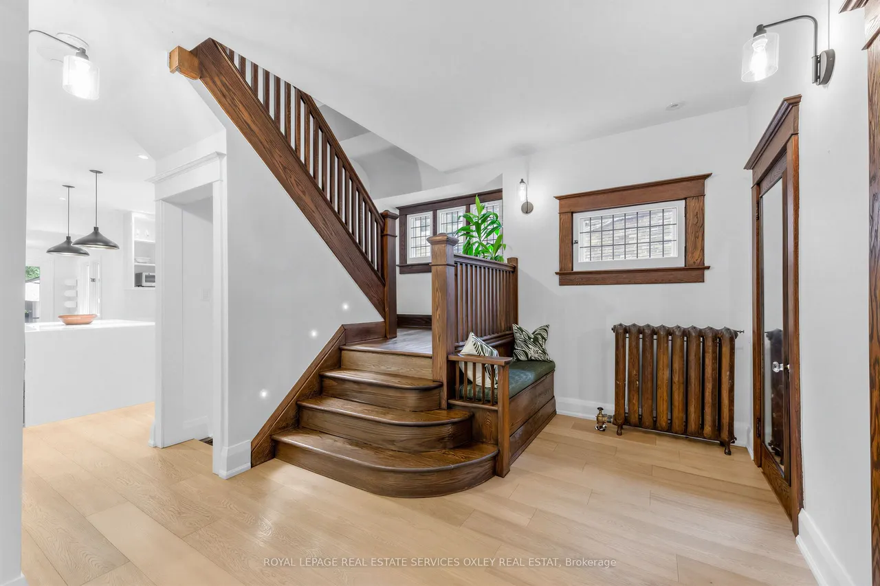 20 Edgewood Crescent — photo 2