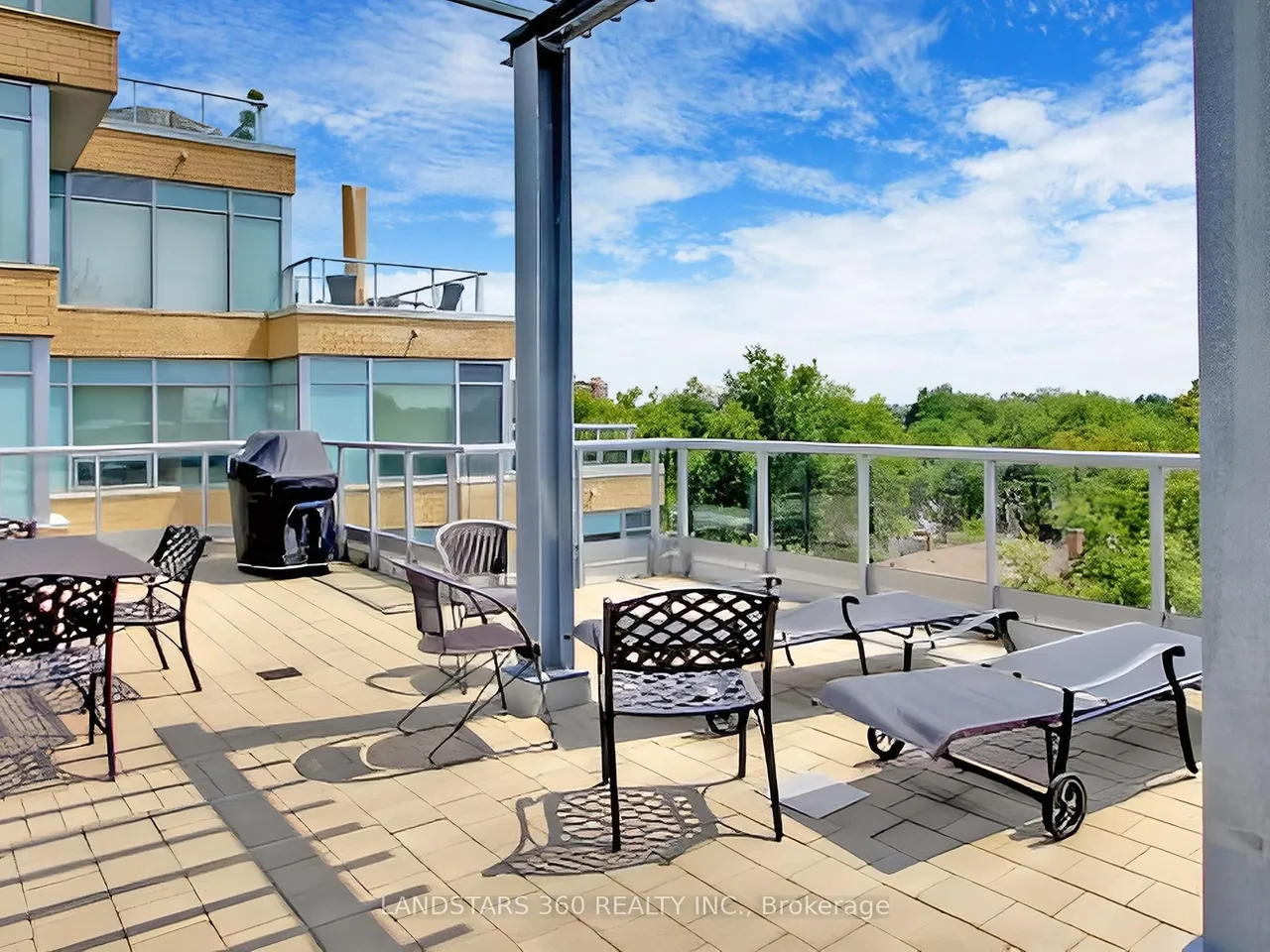701 W Sheppard Avenue W — photo 36