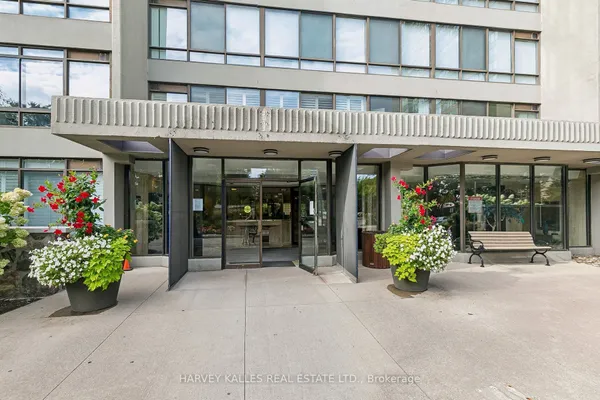 65 Skymark Drive — photo 2