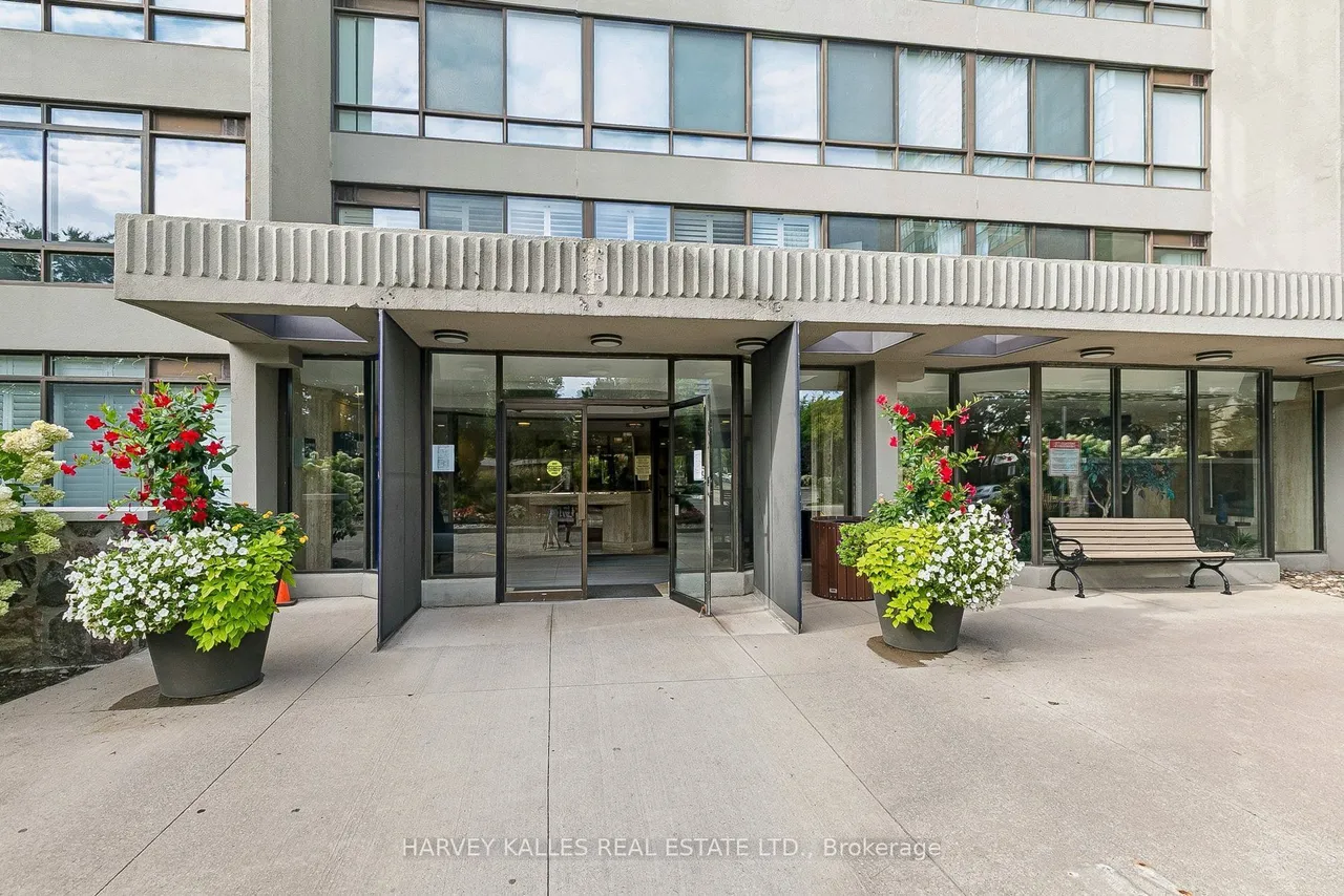 65 Skymark Drive — photo 2