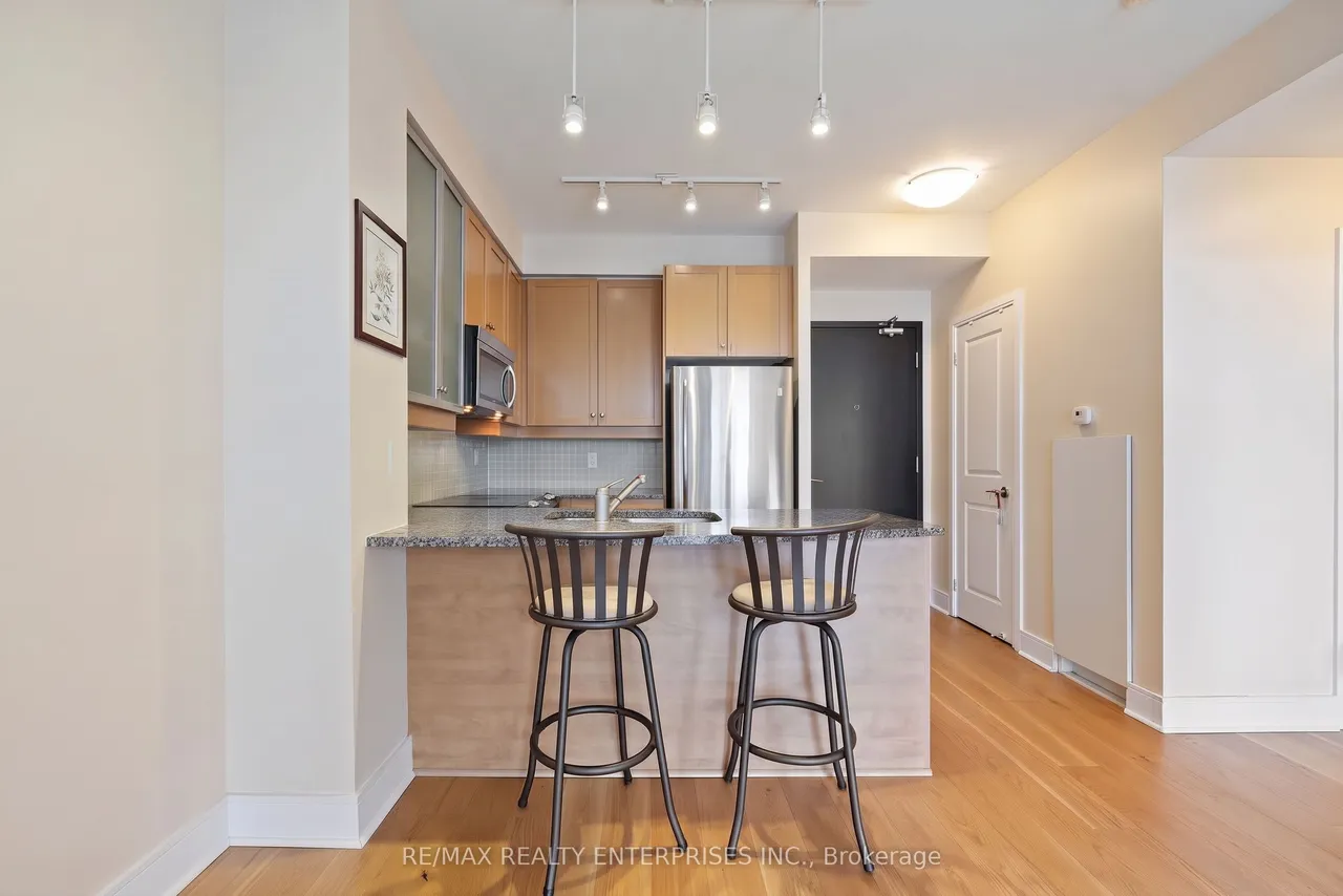 18 Yorkville Avenue W — photo 3