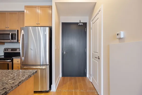 18 Yorkville Avenue W