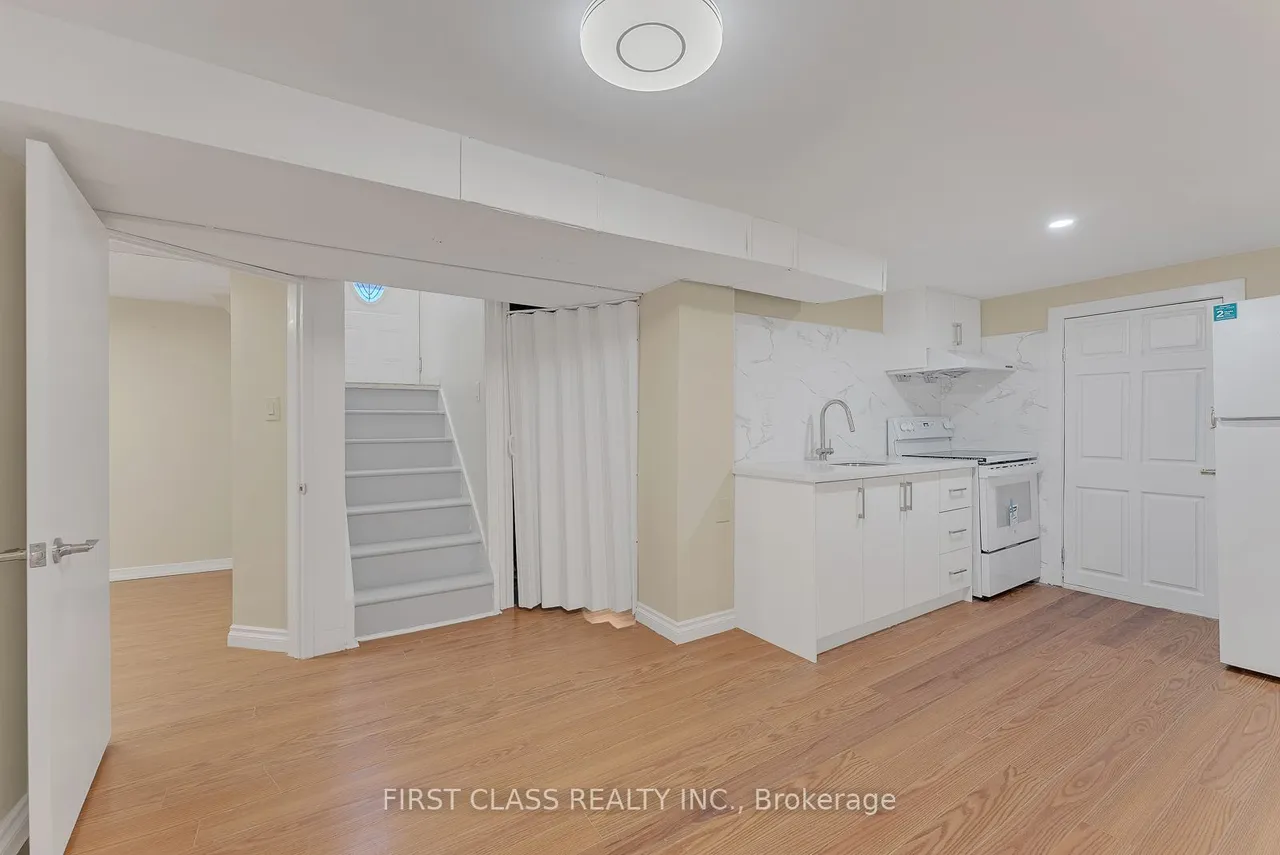4061 Dufferin Street — photo 3