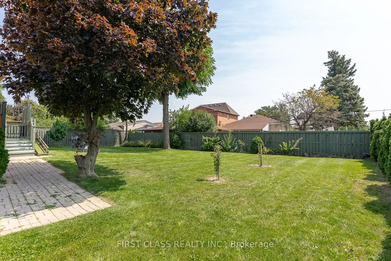 4061 Dufferin Street — photo 17