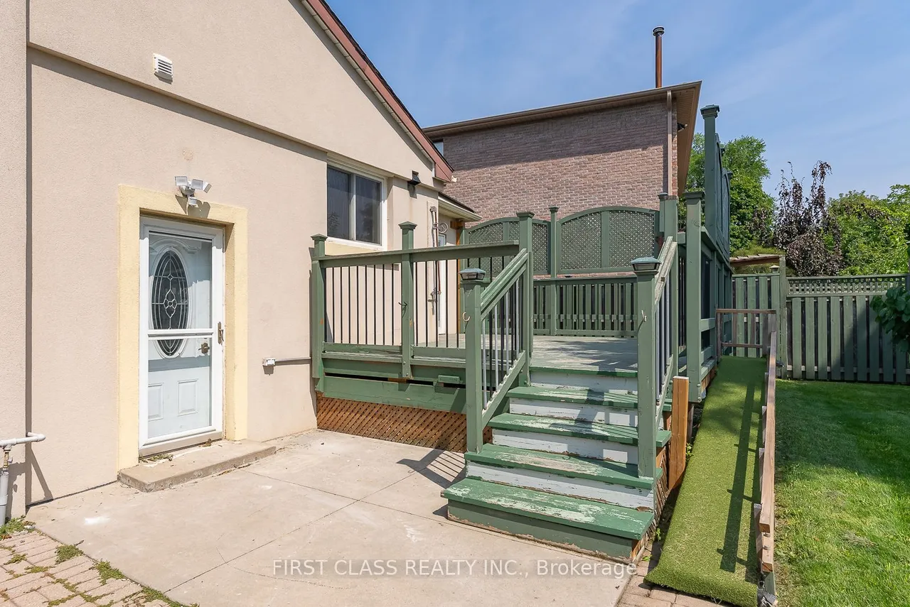 4061 Dufferin Street — photo 16