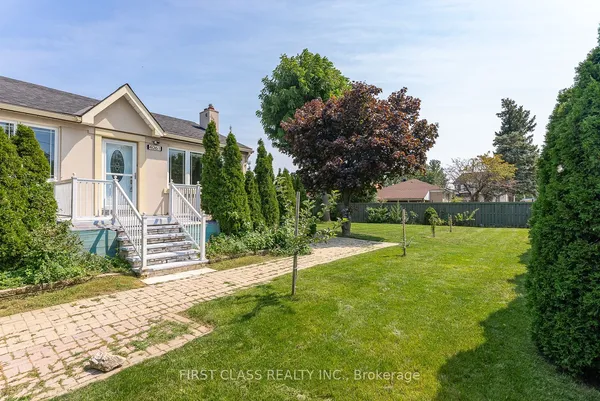 4061 Dufferin Street — photo 2