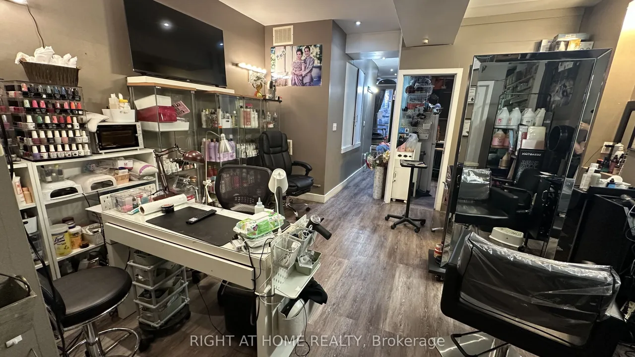 194A Carlton Street — photo 20