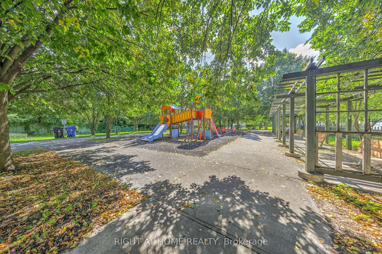28 Pemberton Avenue — photo 31