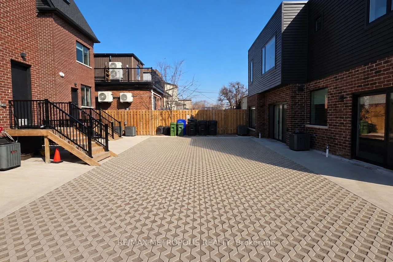 447 Lansdowne Avenue — photo 49