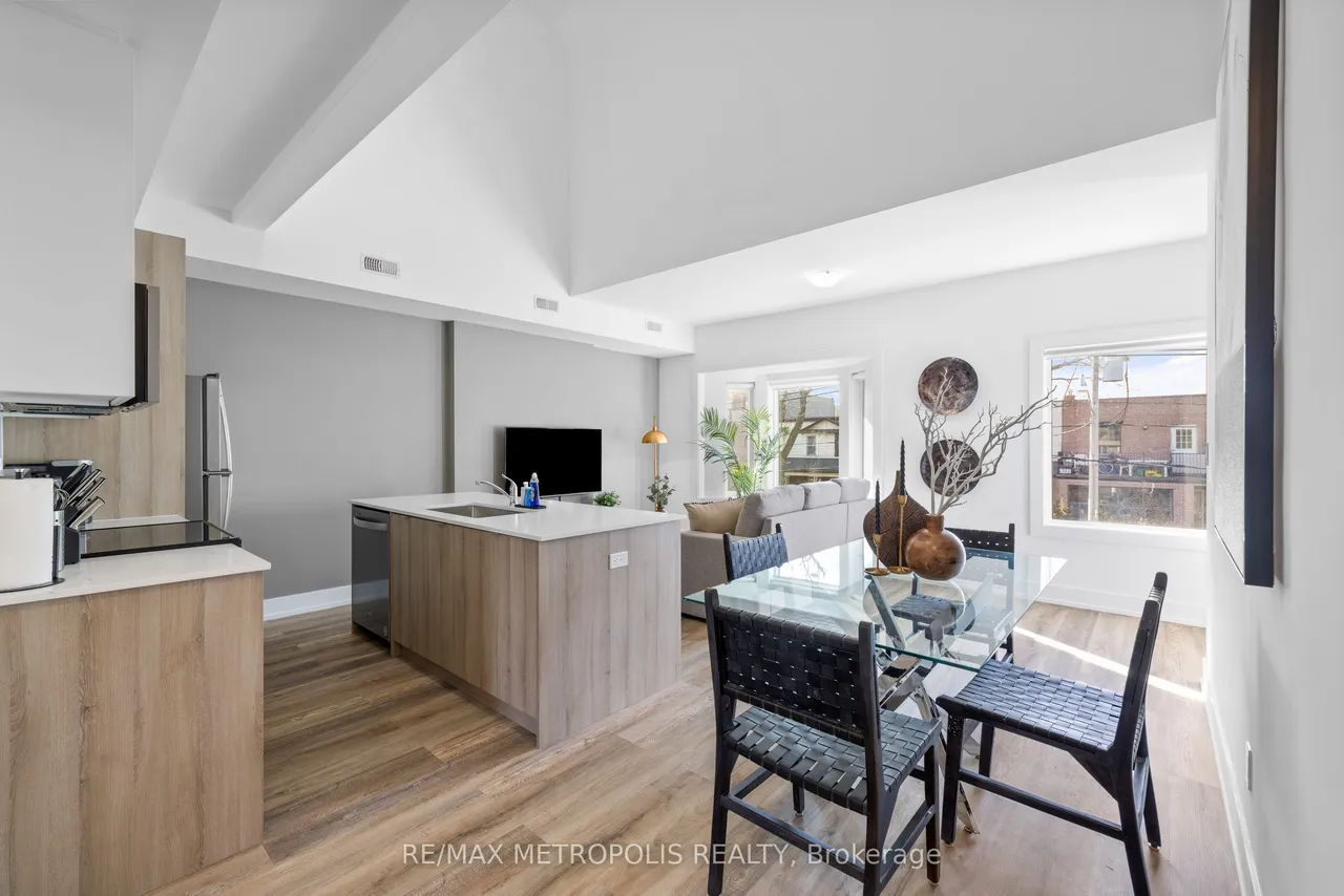 449 Lansdowne Avenue — photo 2