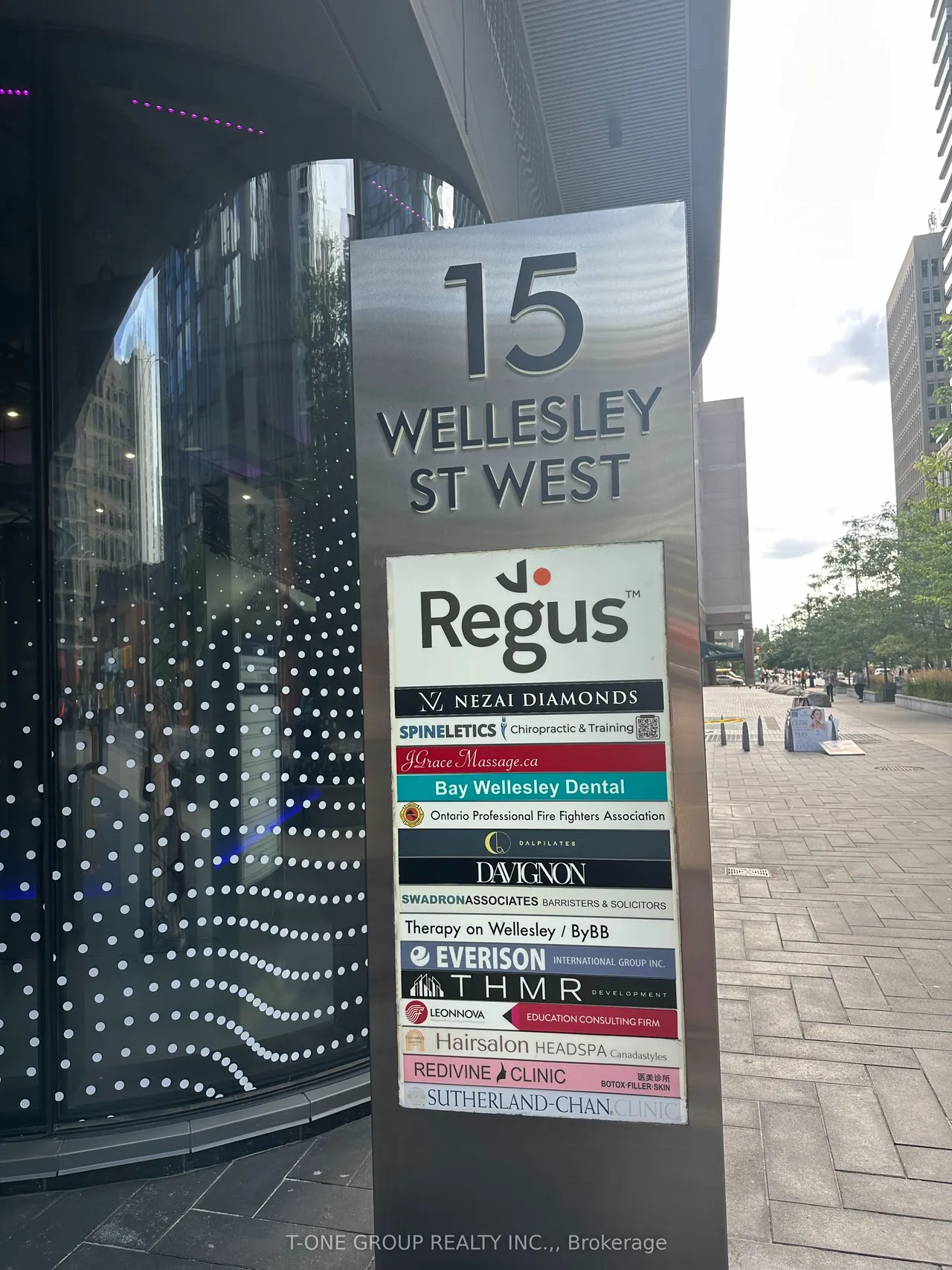 15 Wellesley Street W — photo 3