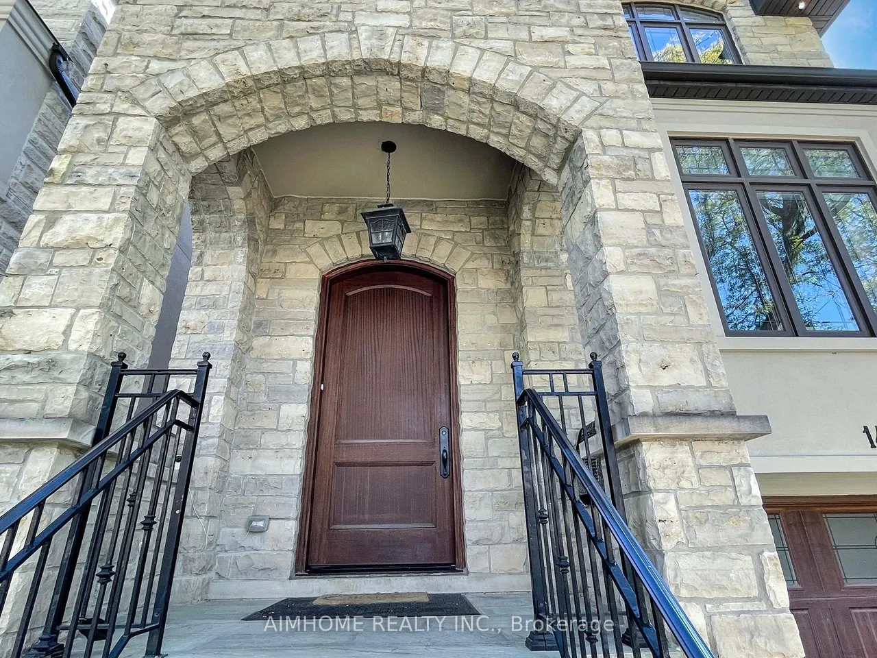 143 Kingsdale Avenue — photo 2