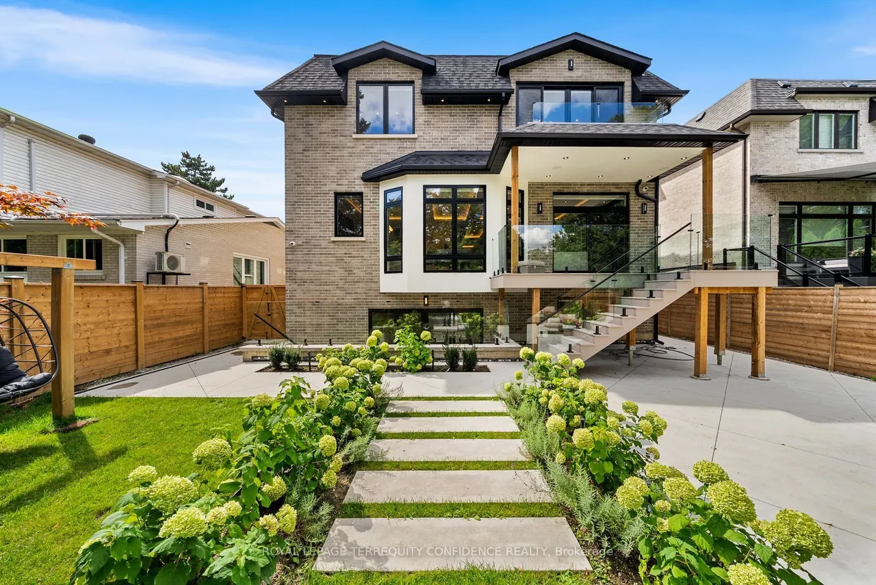 31 Palomino Crescent — photo 50