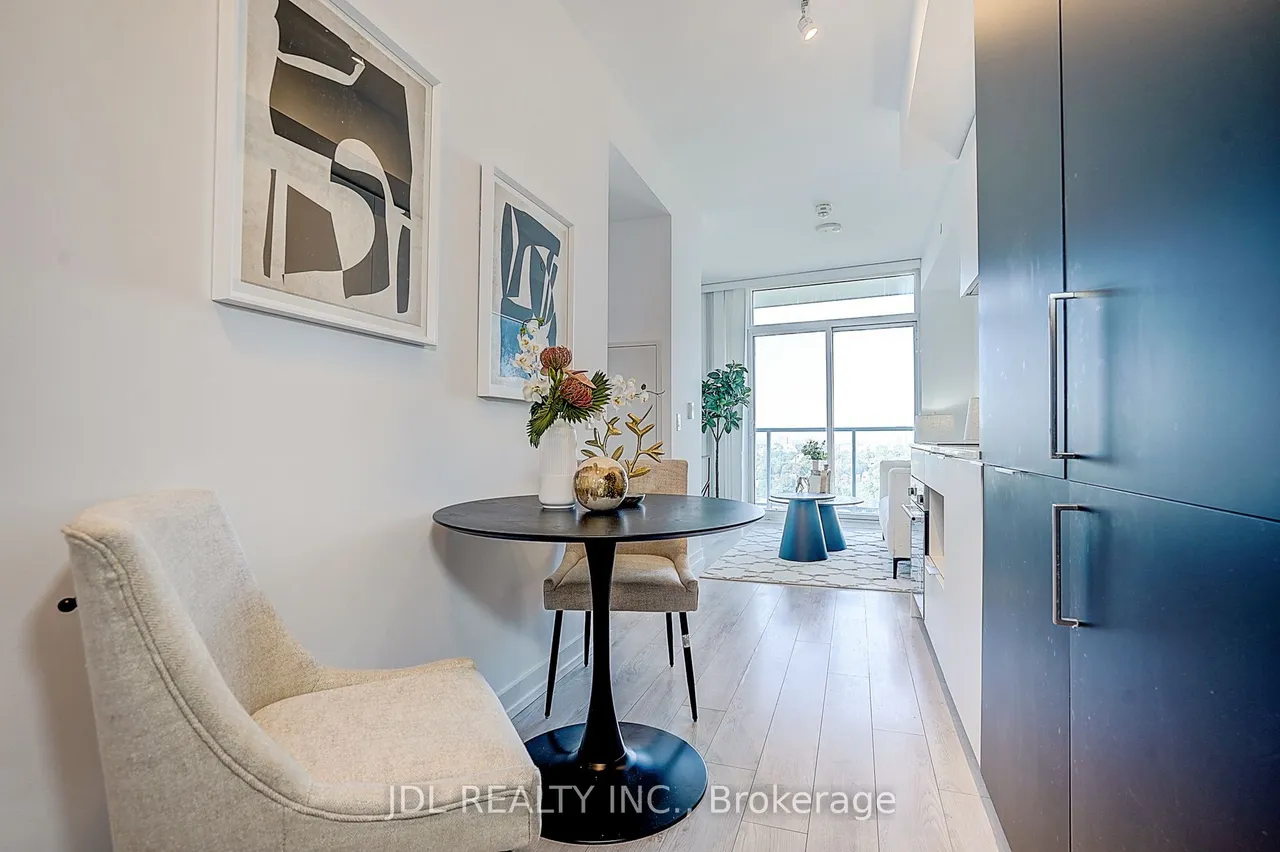33 Helendale Avenue — photo 3