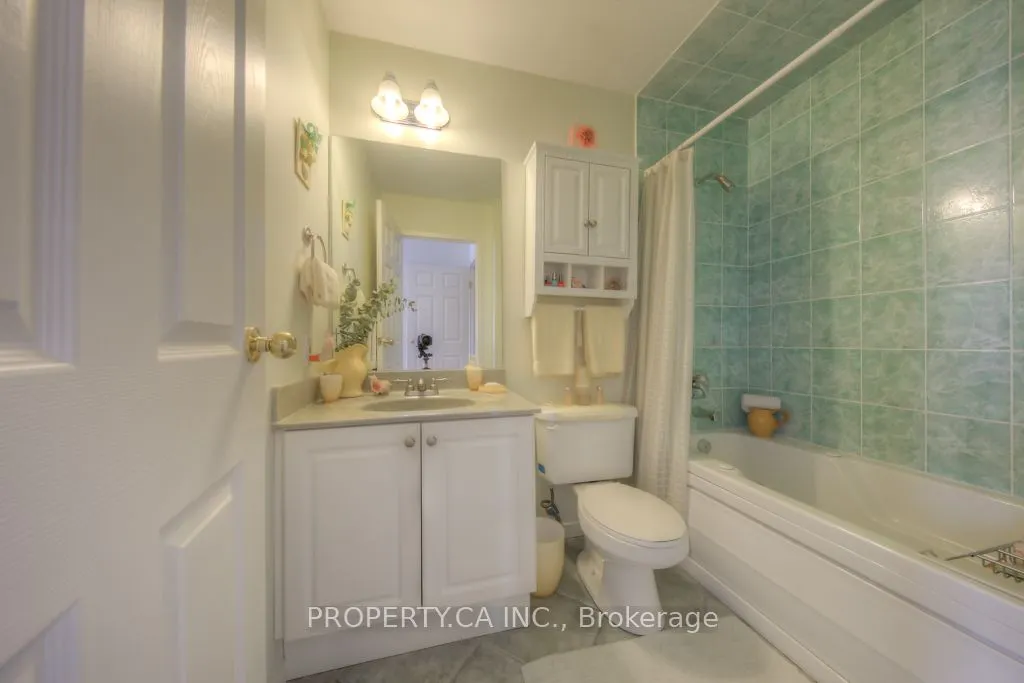 778 Sheppard Avenue W — photo 16
