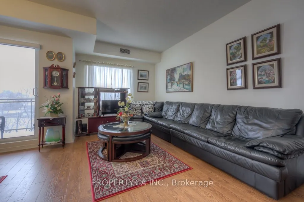 778 Sheppard Avenue W — photo 3