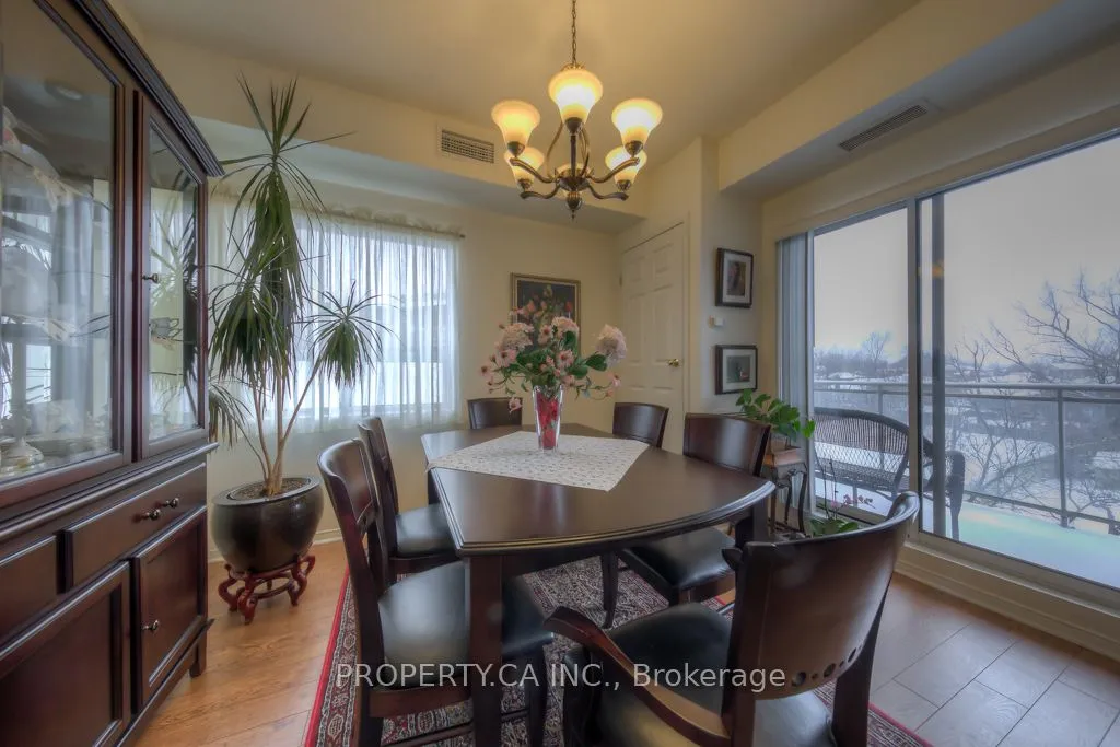 778 Sheppard Avenue W — photo 2