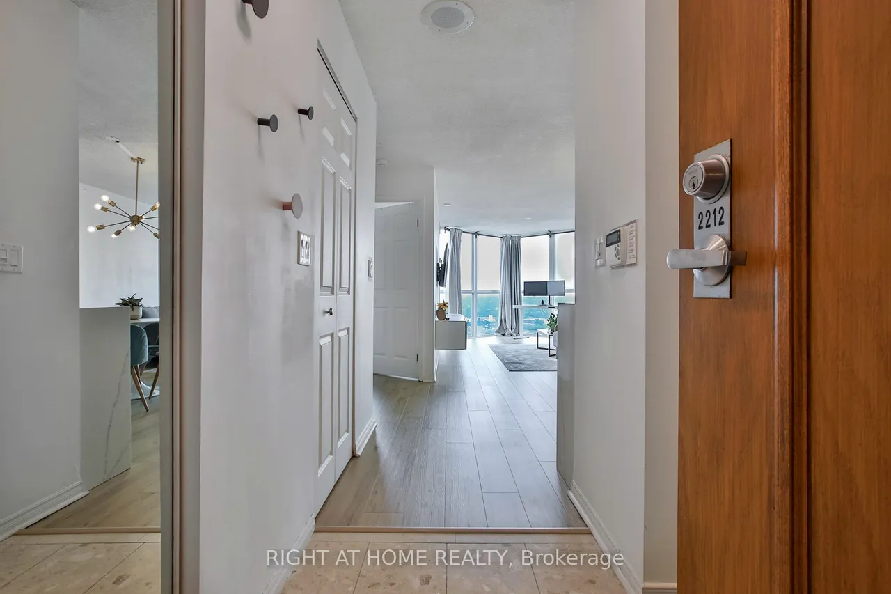 7 Concorde Place — photo 3