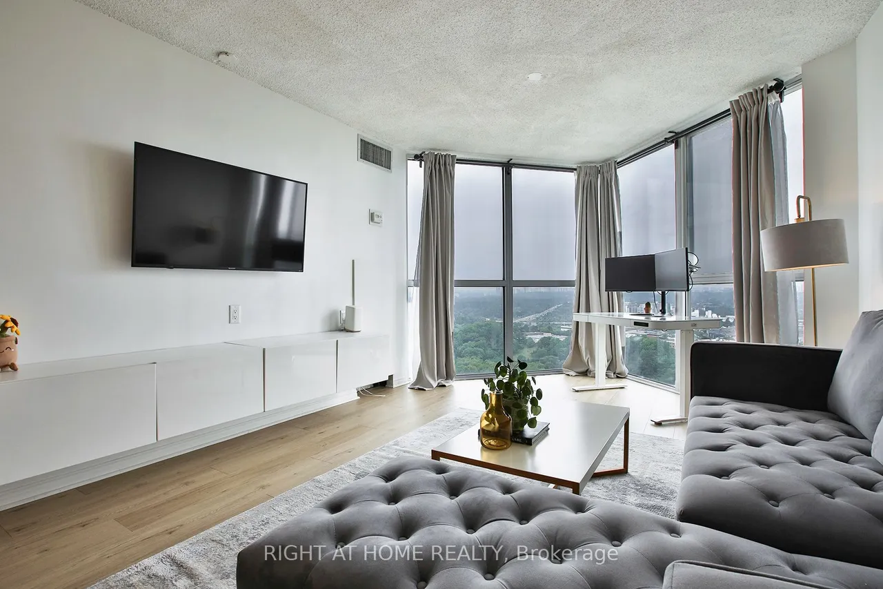 7 Concorde Place — photo 27