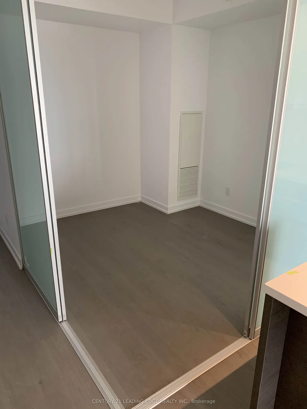 488 University Avenue — photo 3